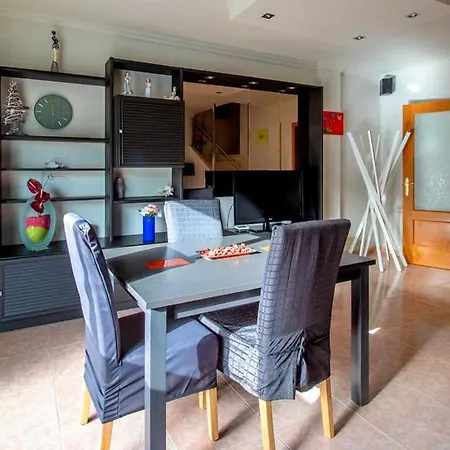 Casa Nuria Con Piscina Publica Y Solarium Bescano