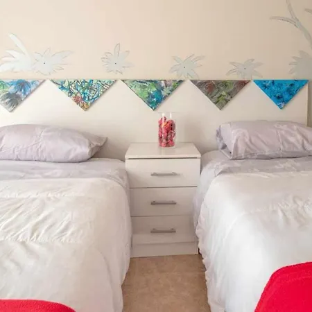 Holiday home Casa Nuria Con Piscina Publica Y Solarium Bescano