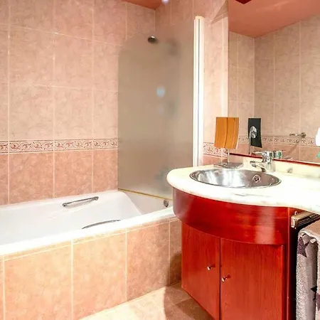 Holiday home Casa Nuria Con Piscina Publica Y Solarium Bescano