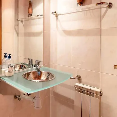 Holiday home Casa Nuria Con Piscina Publica Y Solarium Bescano